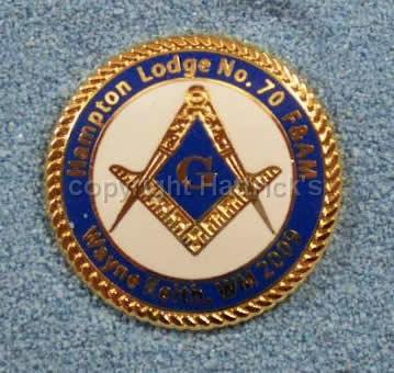 Masonic_white_background_rope_edge_lapel_pin